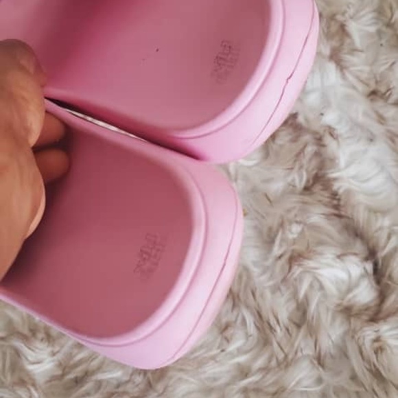 Hot Pink Thick Platform Cloud Slides Pillow Flip-Flop Slippers. Non Slip 🌴 - Picture 4 of 5